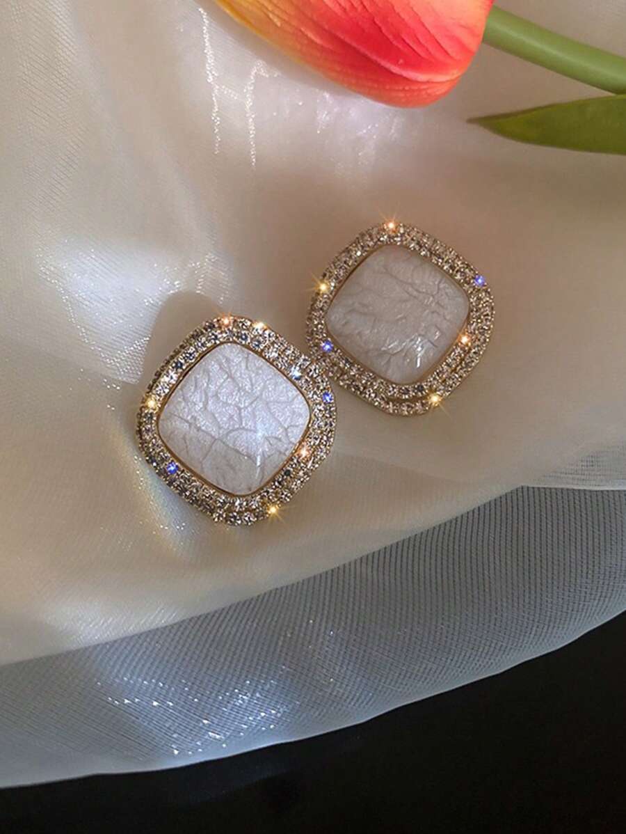 1pair Fashionable And Elegant 3D Square Shape Diamond Stud Earrings For Women
