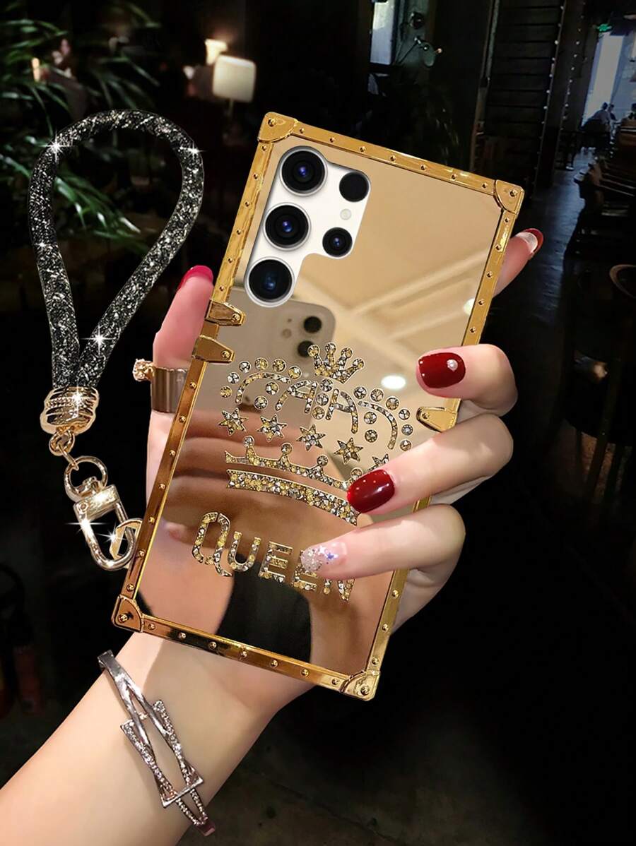1pc Luxury Rhinestone Gold Mirror Queen Crown Pattern Hanging Wristband Rectangle Phone Protective Case, Fit For IPhone 16/ Galaxy Z Flip3/S24FE/Z Flip4/S23FE/S20+/S20U/S21U/S22U/S23U/S24Ultra 5G/Note20Ultra/Note10+/A04E/A05/A12/A13 4G/A14/A15/A22/A23/A24