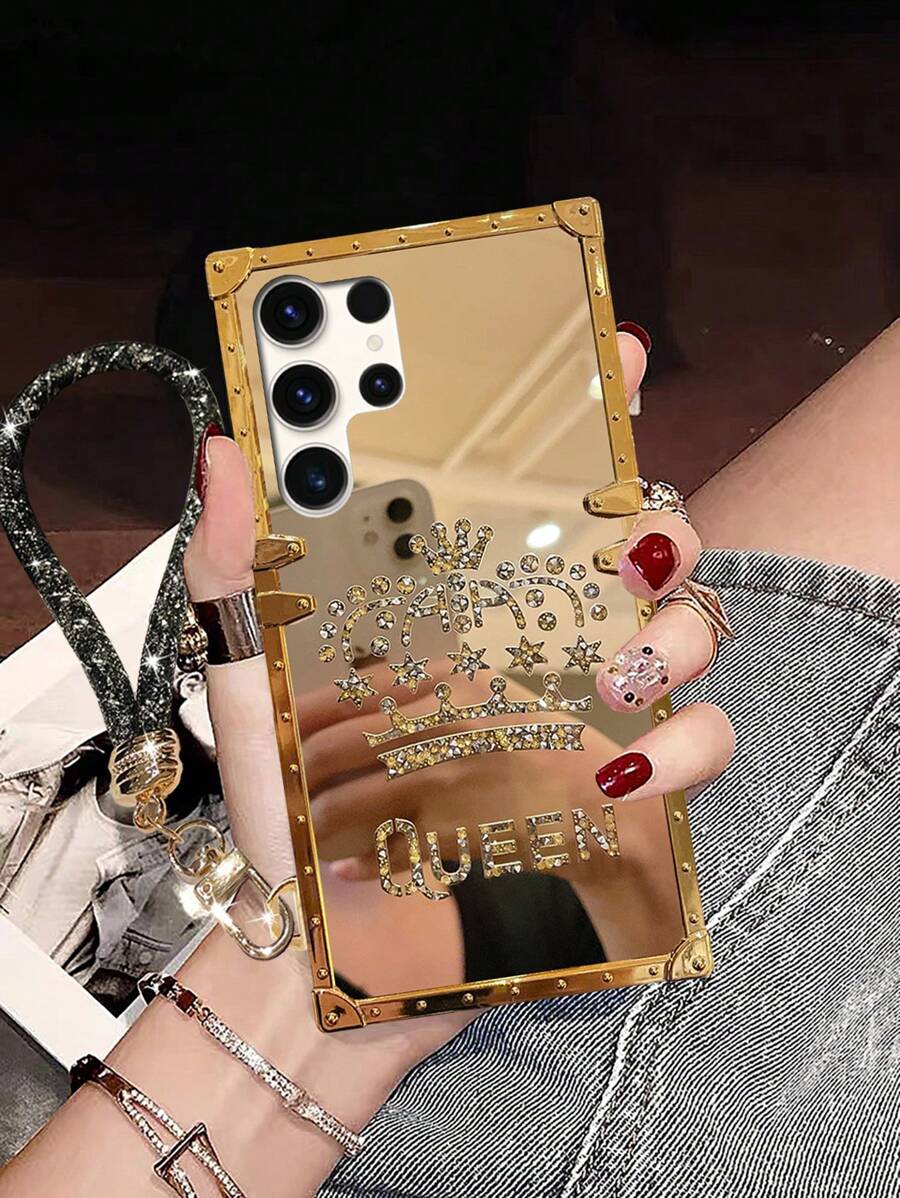 1pc Luxury Rhinestone Gold Mirror Queen Crown Pattern Hanging Wristband Rectangle Phone Protective Case, Fit For IPhone 16/ Galaxy Z Flip3/S24FE/Z Flip4/S23FE/S20+/S20U/S21U/S22U/S23U/S24Ultra 5G/Note20Ultra/Note10+/A04E/A05/A12/A13 4G/A14/A15/A22/A23/A24