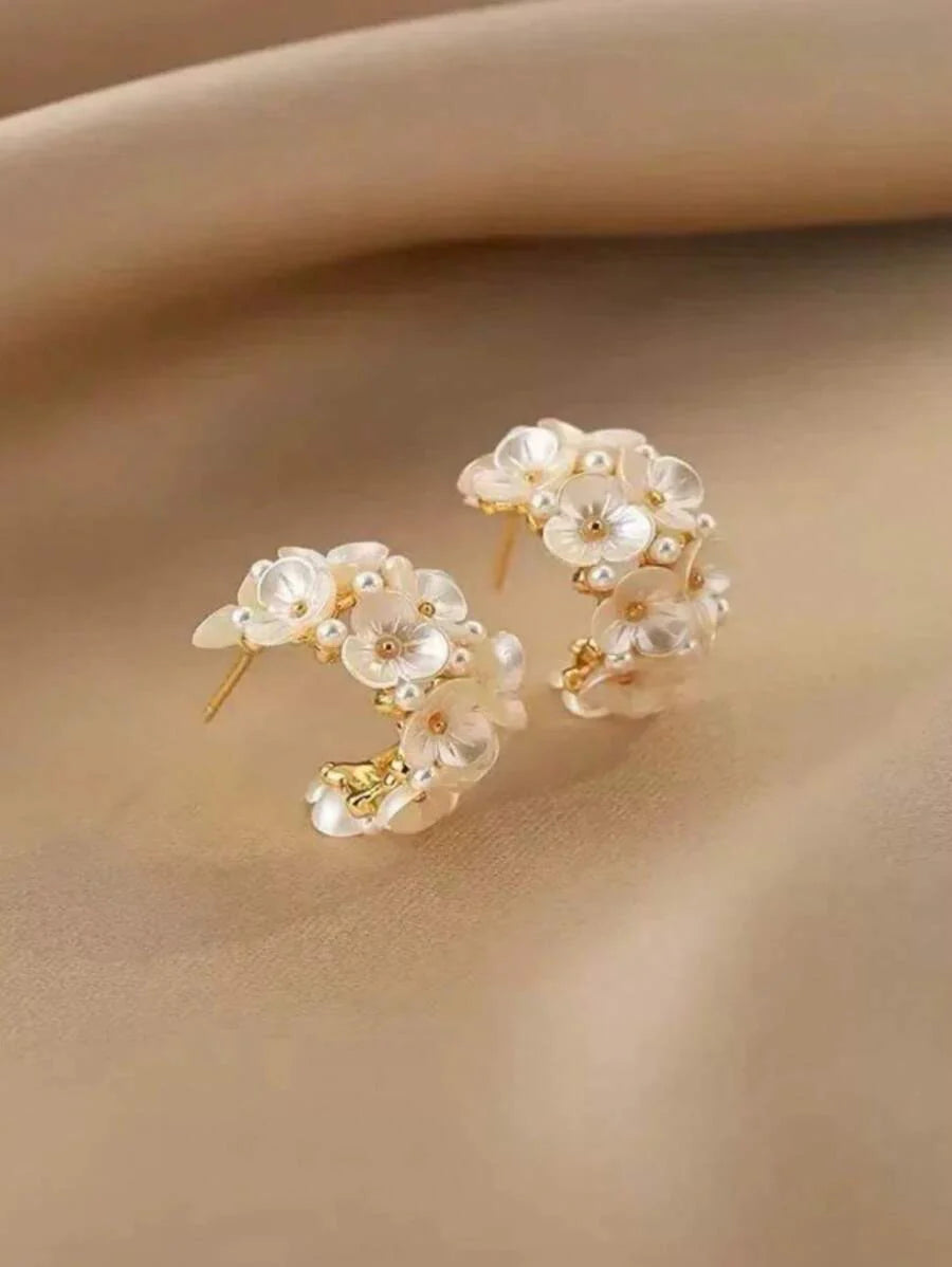 1 Pair Faux Pearl White Flower Petal Drop Earrings, Suitable For Everyday Wear