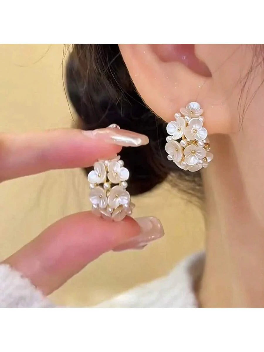 1 Pair Faux Pearl White Flower Petal Drop Earrings, Suitable For Everyday Wear