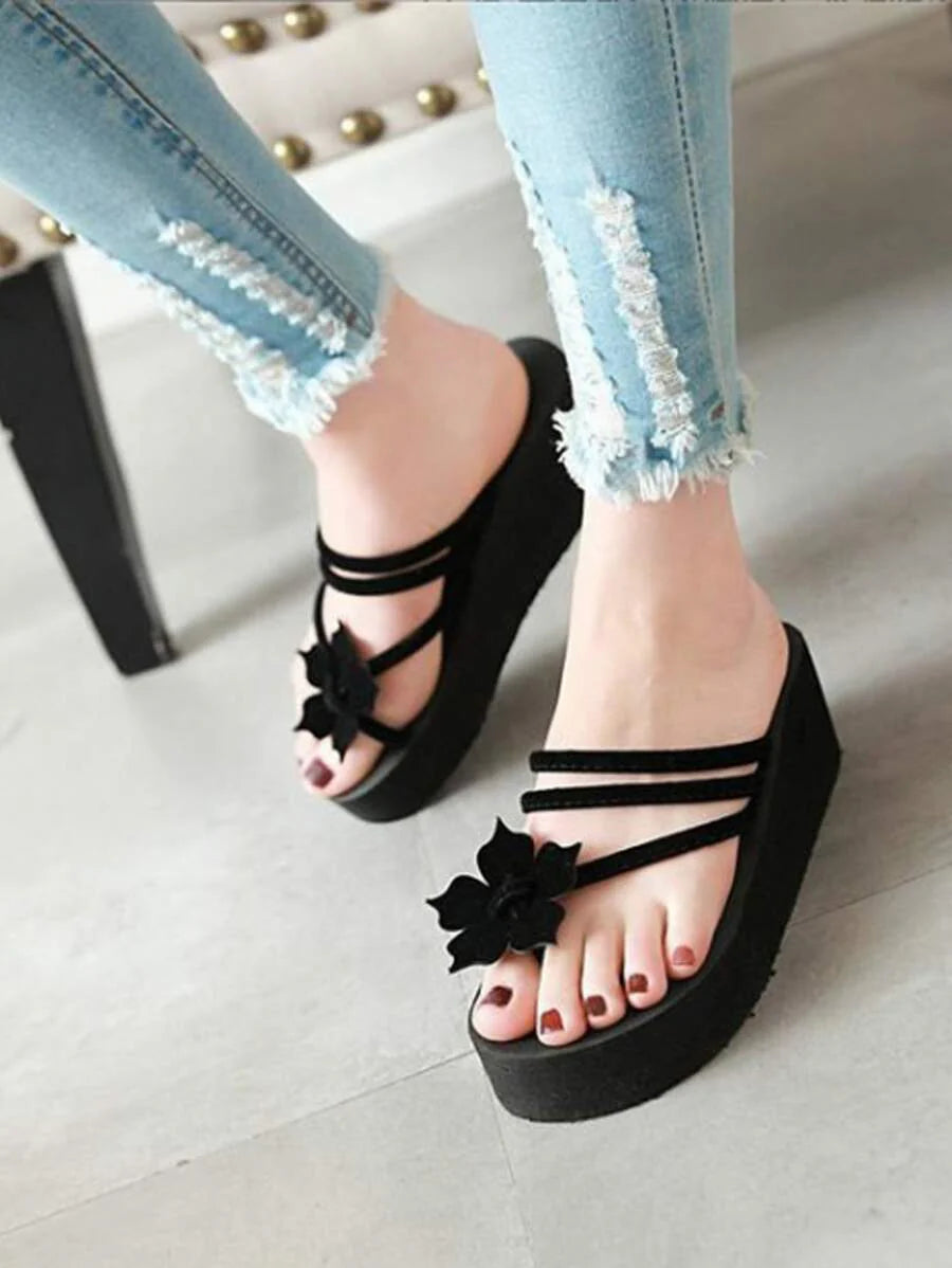 Women Black Floral Decor Flip Flops, Fashionable Mid Heel Open Toe Sandals