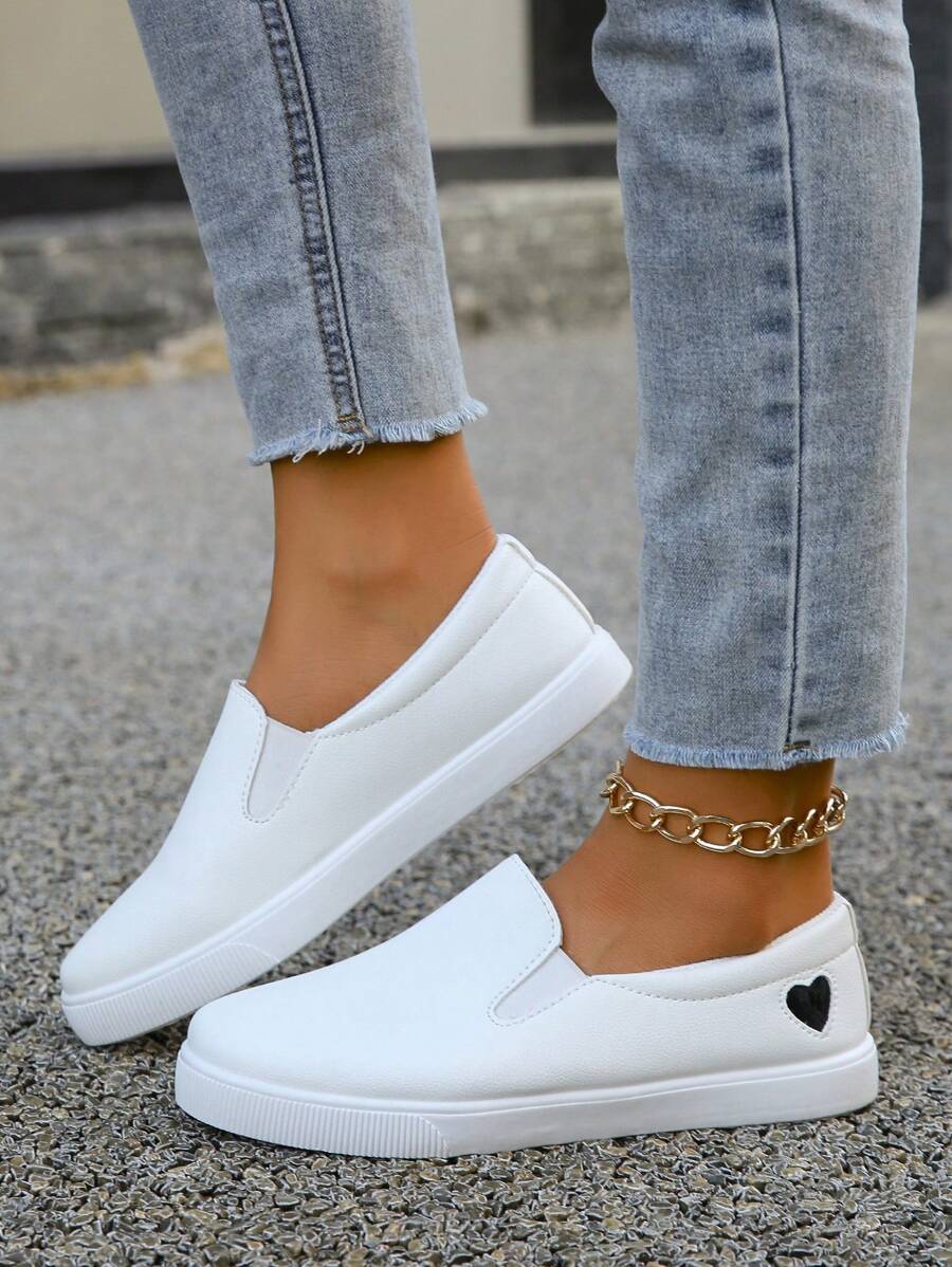 Black Heart-Shape Low-Cut Slip-On White Shoes, Fashionable, Lightweight, Comfy Casual Sports Shoes For Women Students