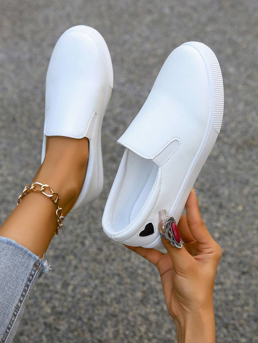 Black Heart-Shape Low-Cut Slip-On White Shoes, Fashionable, Lightweight, Comfy Casual Sports Shoes For Women Students