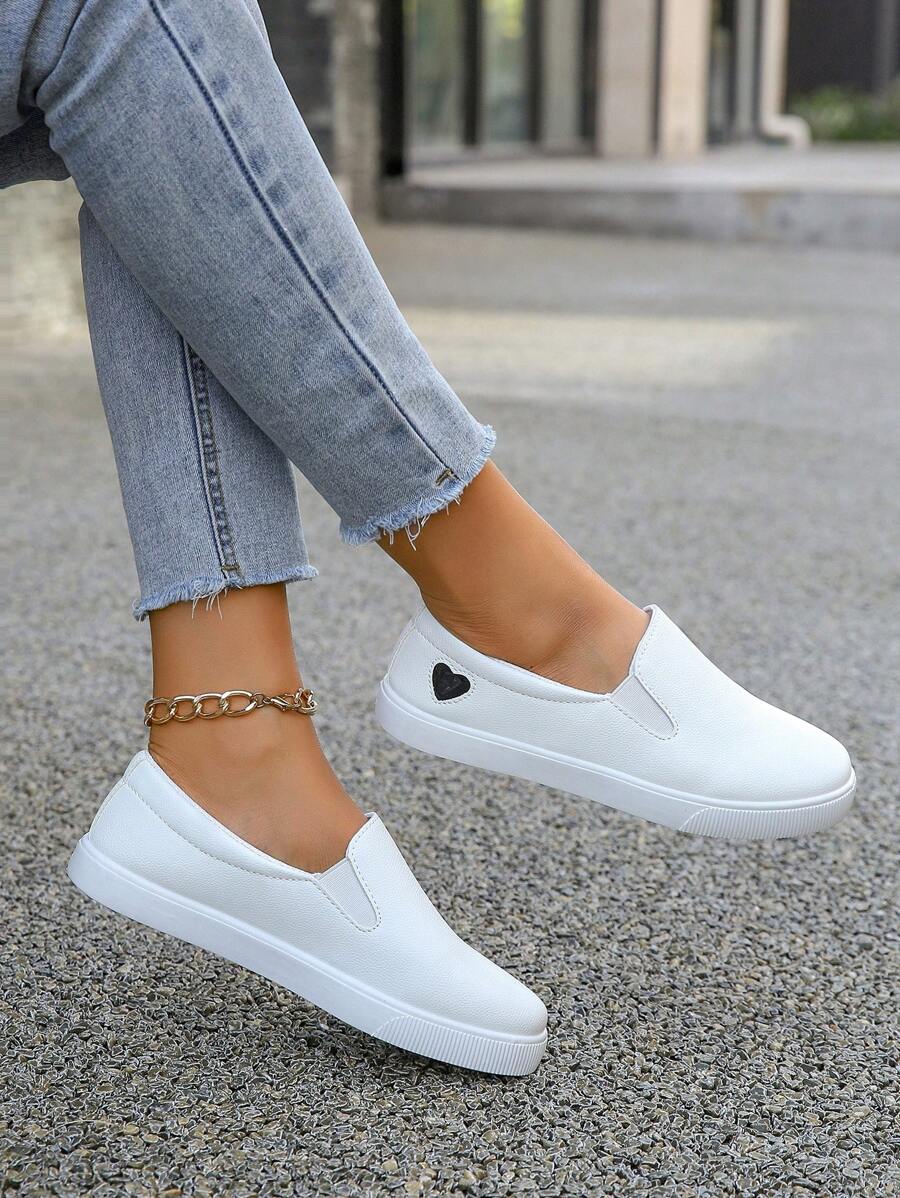 Black Heart-Shape Low-Cut Slip-On White Shoes, Fashionable, Lightweight, Comfy Casual Sports Shoes For Women Students
