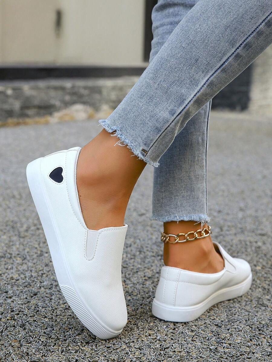 Black Heart-Shape Low-Cut Slip-On White Shoes, Fashionable, Lightweight, Comfy Casual Sports Shoes For Women Students